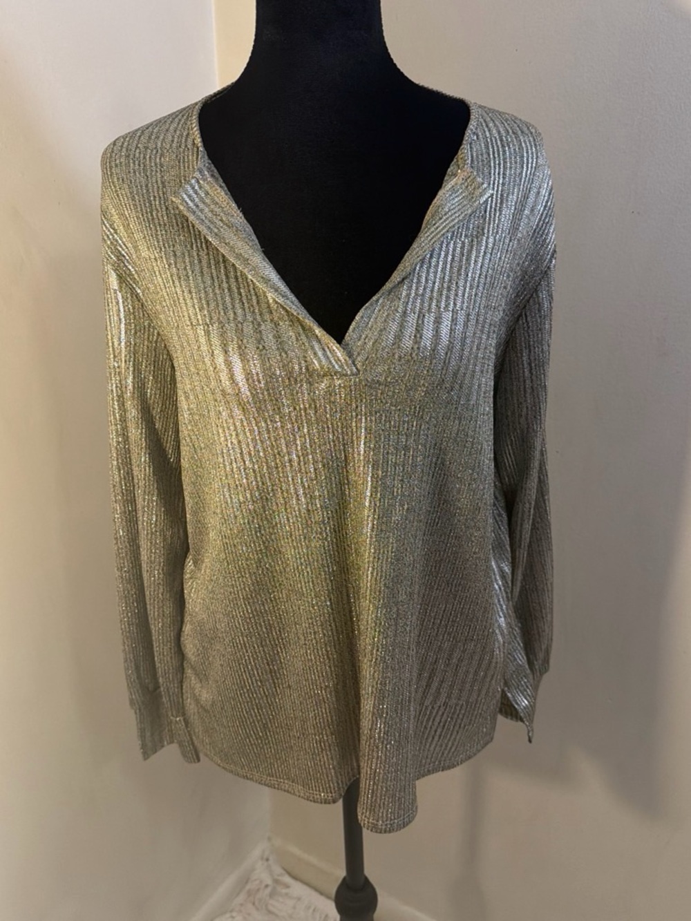 Kim & Cami Metallic Silver Ribbed V-Neck Sweater